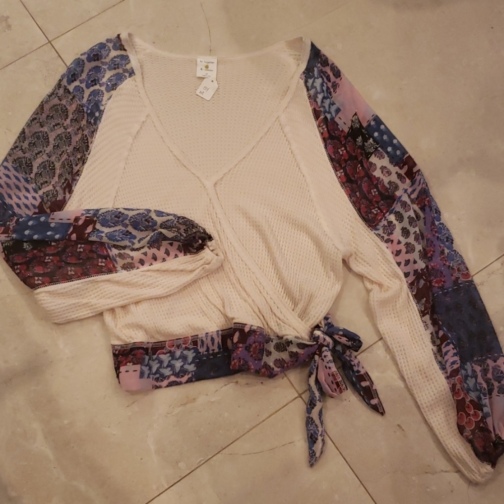 By Together thermal top with printed sleeve